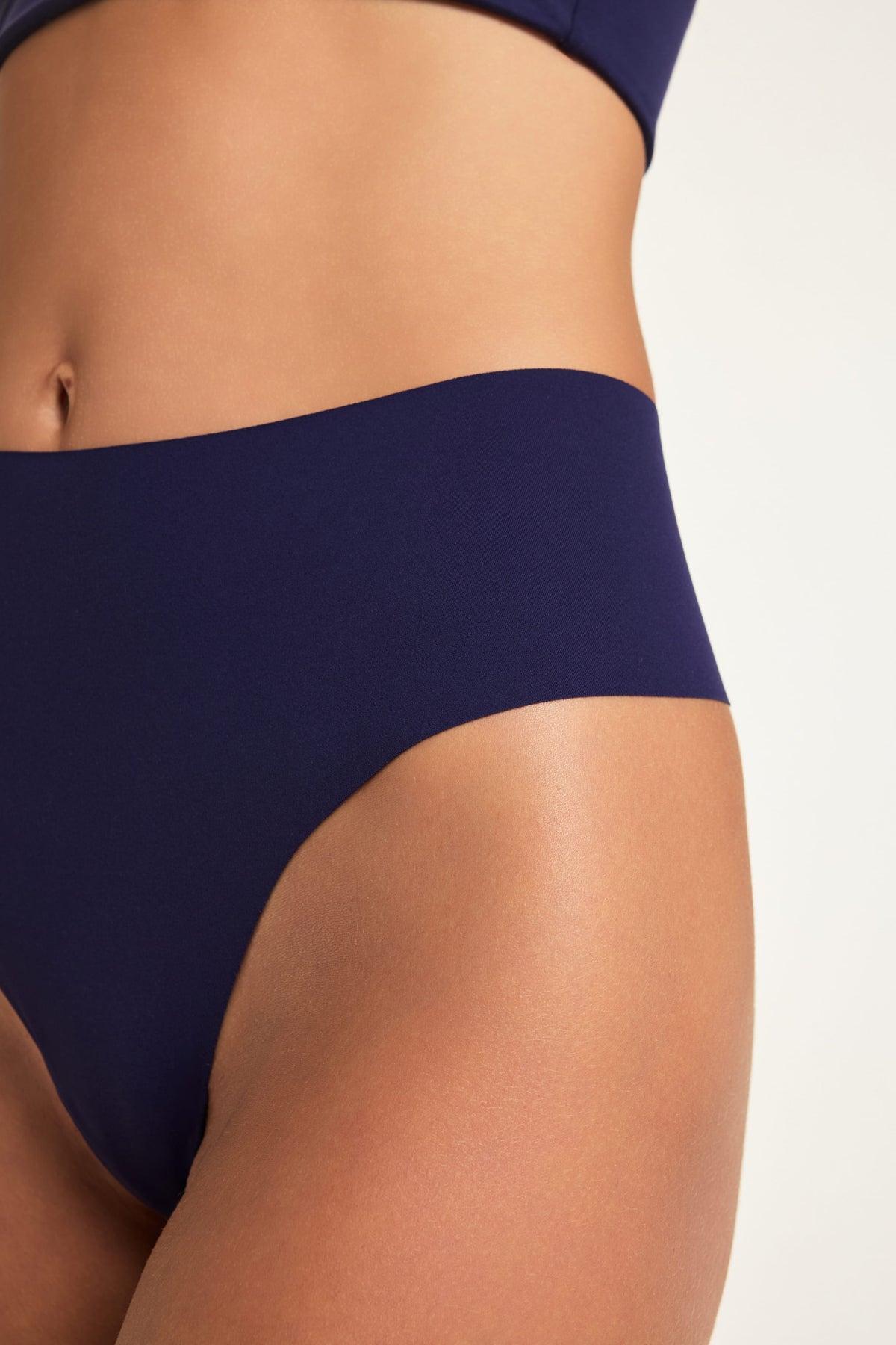 Invisible No Show Highwaist Thong - Noir