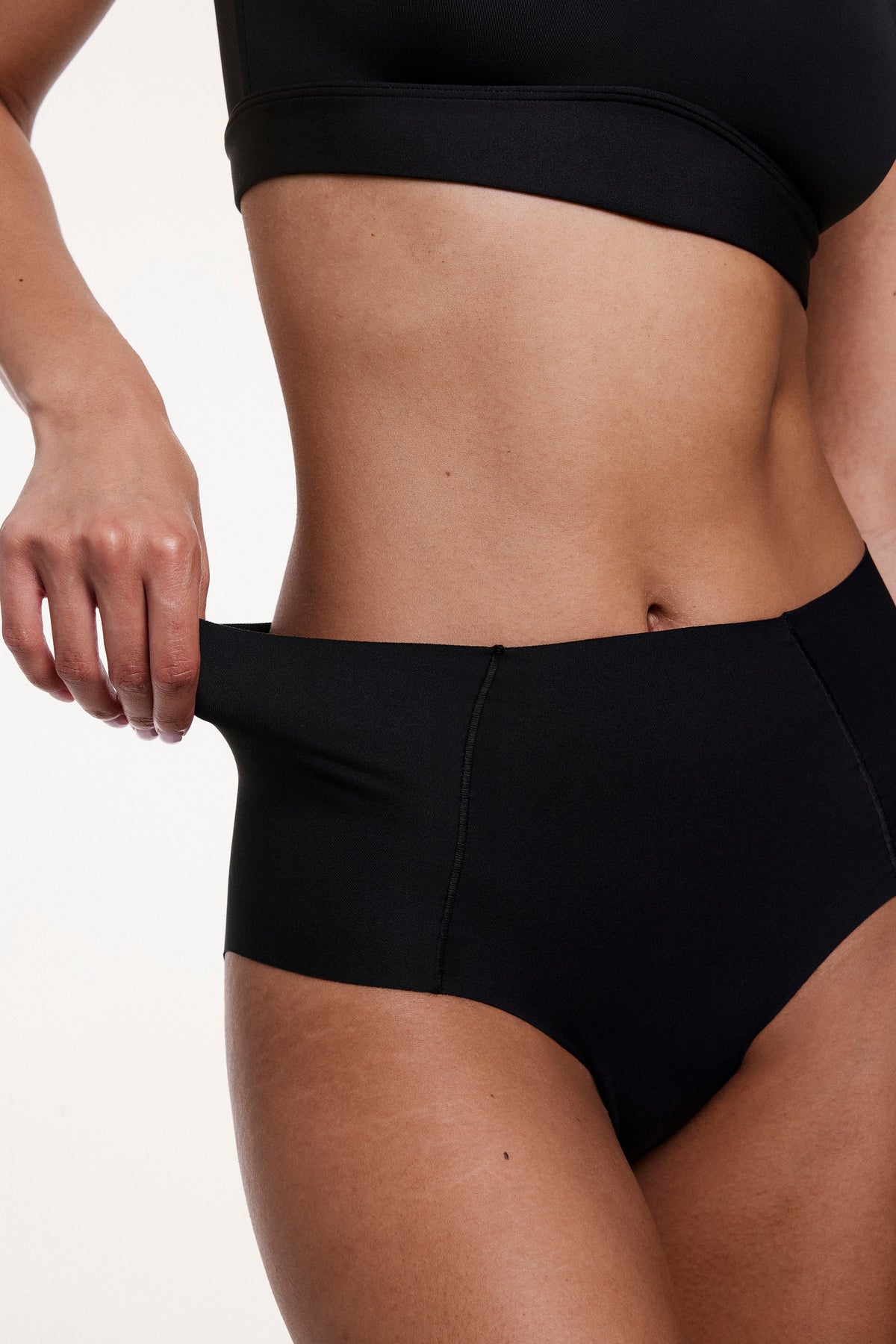 Invisible No Show Highwaist Brief - Black